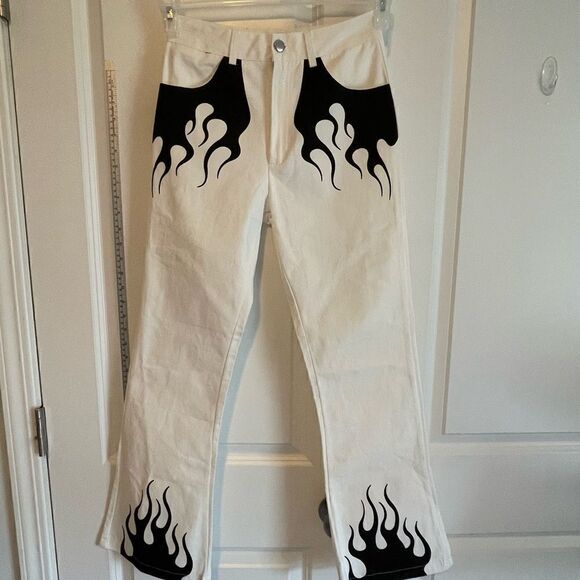 Colorful Natalie White Flare Jeans Size Small 24 Black Flame Print 100% Cotton - Picture 1 of 11